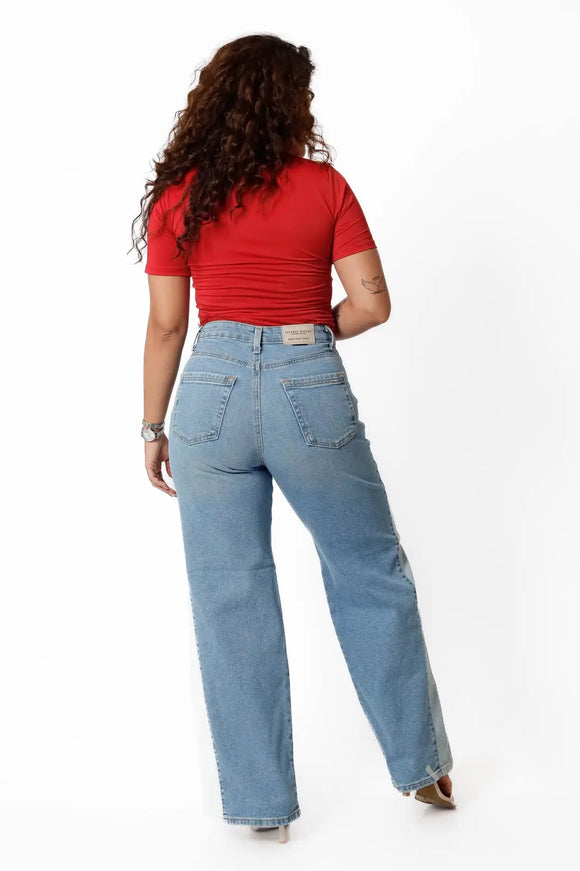 Jean wide leg bicolor bleach, vista trasera con bolsillos traseros