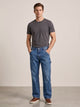 Jeans carpintero corte recto azul, vista frontal en modelo