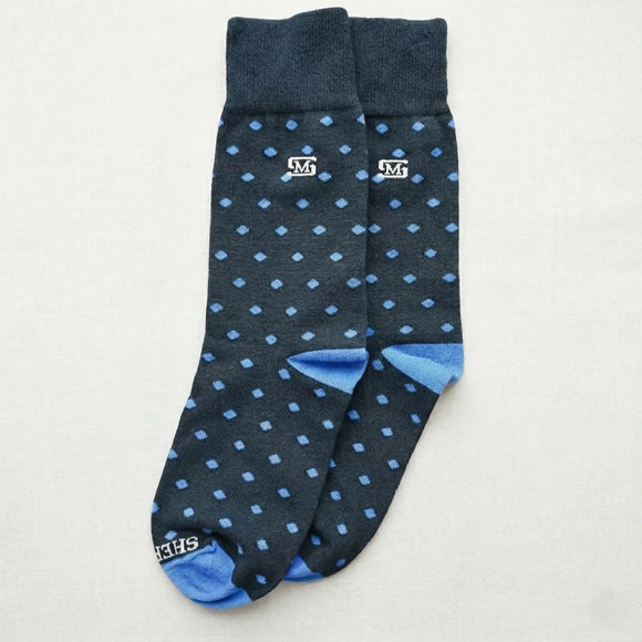 Calcetas para hombre azul marino con diseño de puntos celestes, par de calcetines casuales con talón y punta reforzados en azul brillante y logotipo Sherman Morgan.