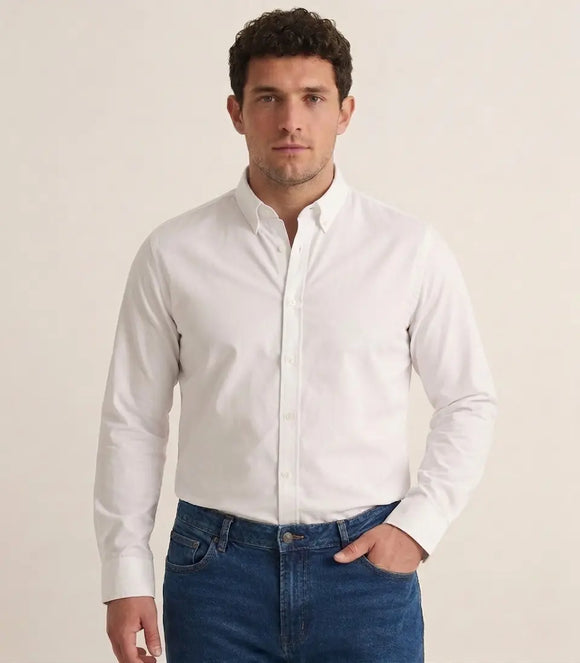 Camisa blanca básica de manga larga para hombre, diseño clásico con cuello tradicional y corte elegante, Sherman Morgan.