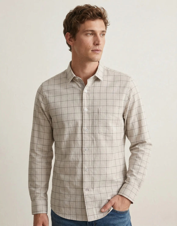 Camisa beige de manga larga para hombre con estampado de cuadrícula grande negra, diseño casual con bolsillo frontal, Sherman Morgan.