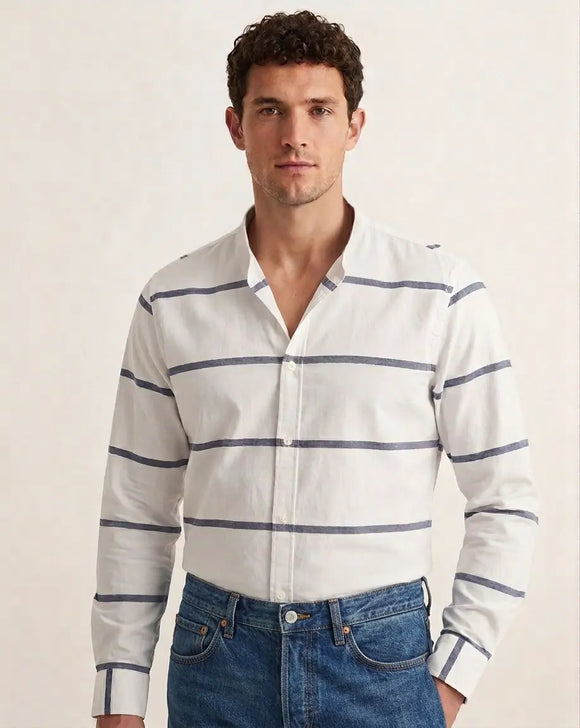 Camisa de manga larga blanca para hombre con franjas horizontales azules, diseño de cuello tradicional en corte casual, Sherman Morgan.