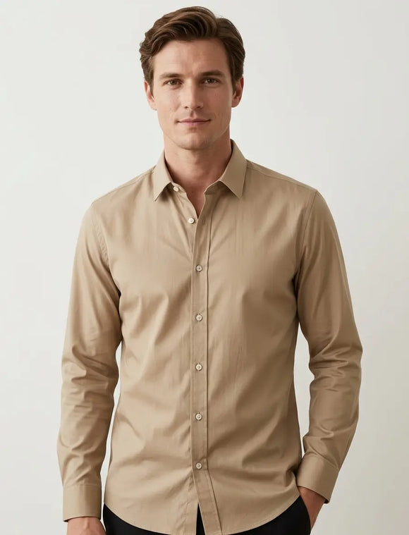 Camisa café claro lisa de manga larga para hombre sin bolsillo, diseño minimalista de frente limpio y cuello tradicional, Sherman Morgan.