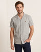 Camisa casual de lino gris para hombre, manga corta con cuello tradicional y detalle de palmera bordada en el pecho, diseño fresco de Sherman Morgan.
