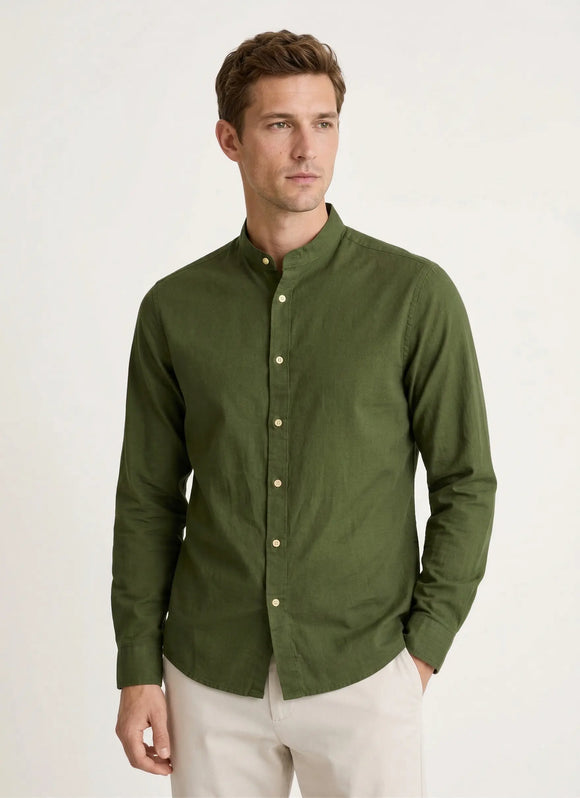 Camisa verde olivo de manga larga para hombre con cuello Mao, tela fresca y transpirable, diseño frente liso, Sherman Morgan.