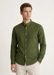 Camisa verde olivo de manga larga para hombre con cuello Mao, tela fresca y transpirable, diseño frente liso, Sherman Morgan.