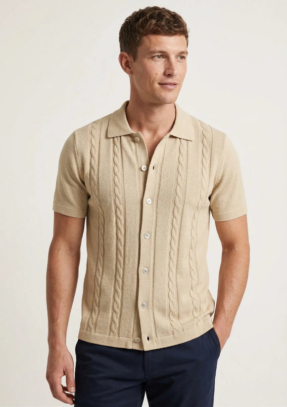 Camisa de manga corta, tejido de punto color arena para hombre con diseño frontal tipo suéter y botones, Sherman Morgan.
