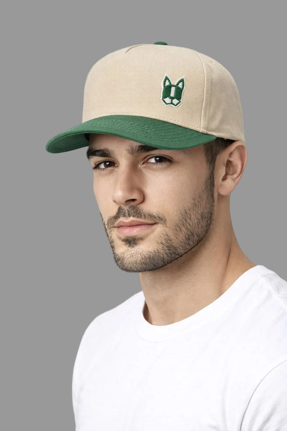Gorra para hombre color beige con visera verde contrastante, diseño con parche lateral ZAK y ajuste posterior, Sherman Morgan.