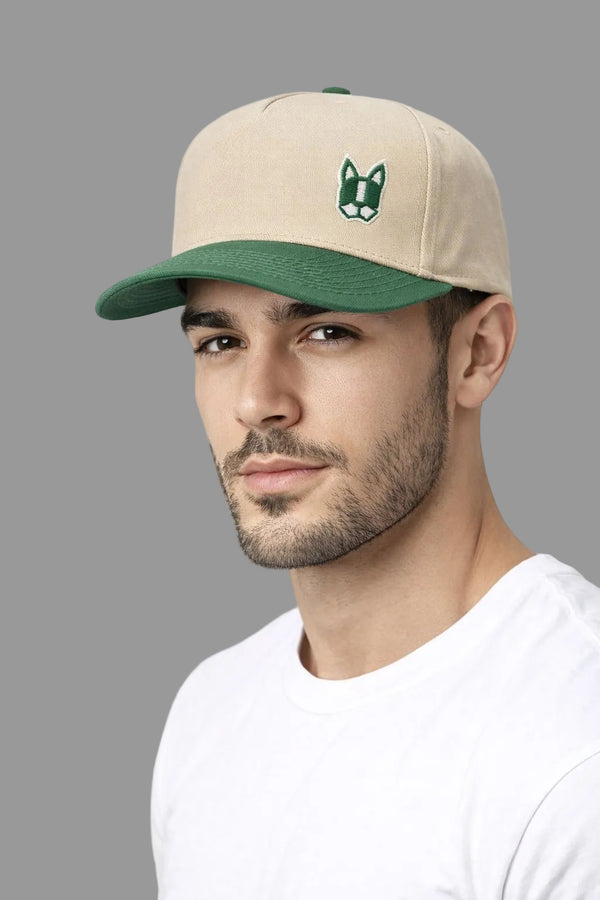 Gorra para hombre color beige con visera verde contrastante, diseño con parche lateral ZAK y ajuste posterior, Sherman Morgan.