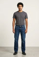 Jeans de mezclilla para hombre en dark stone corte slim fit, pantalón azul con efecto desgastado natural, Sherman Morgan.