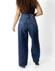 Jean corte barrel stone wash, vista trasera en modelo