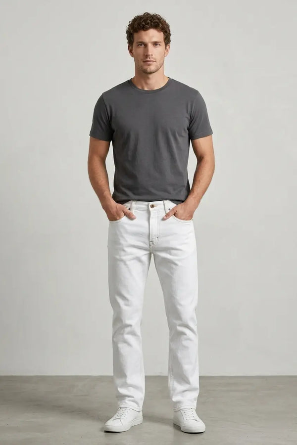 Jeans de mezclilla para hombre en teñido blanco corte slim fit, Sherman Morgan.