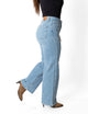 Jean wide leg bleach, vista lateral en modelo