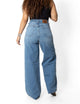 Jean wide leg bleach, vista trasera en modelo