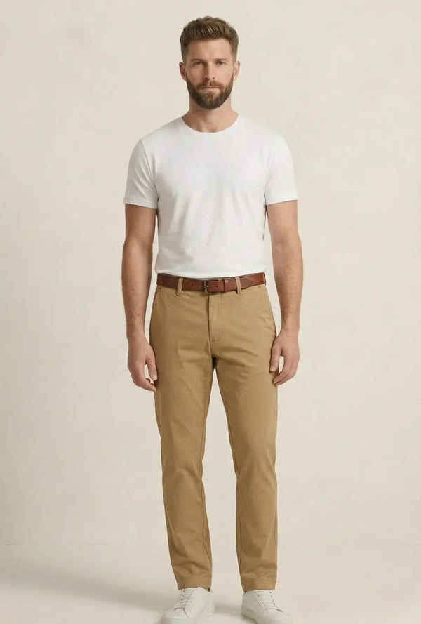 Pantalón de gabardina café para hombre, diseño casual corte slim fit, Sherman Morgan.