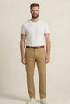Pantalón de gabardina café para hombre, diseño casual corte slim fit, Sherman Morgan.