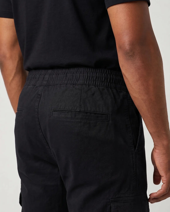 Pantalón cargo de gabardina negro para hombre de corte recto con cordón ajustable, detalle bolsillo trasero