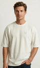 Playera oversize hombre beige claro textura waffle con bordado de Zak Boston Terrier Sherman Morgan