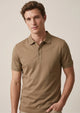 Playera tipo polo hombre café piqué botones de presión filo tonal cuello mangas slim fit Sherman Morgan.
