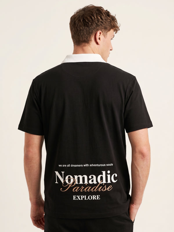Polo oversize negro, bordado Nomadic Paradise en espalda baja